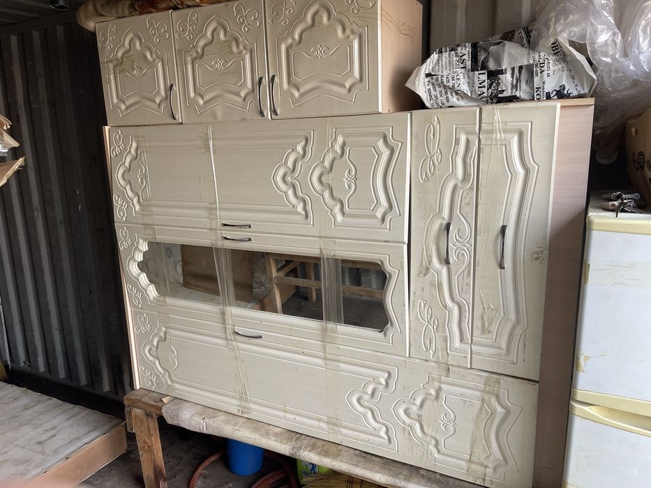 Продам шкаф,диван,велосипед.