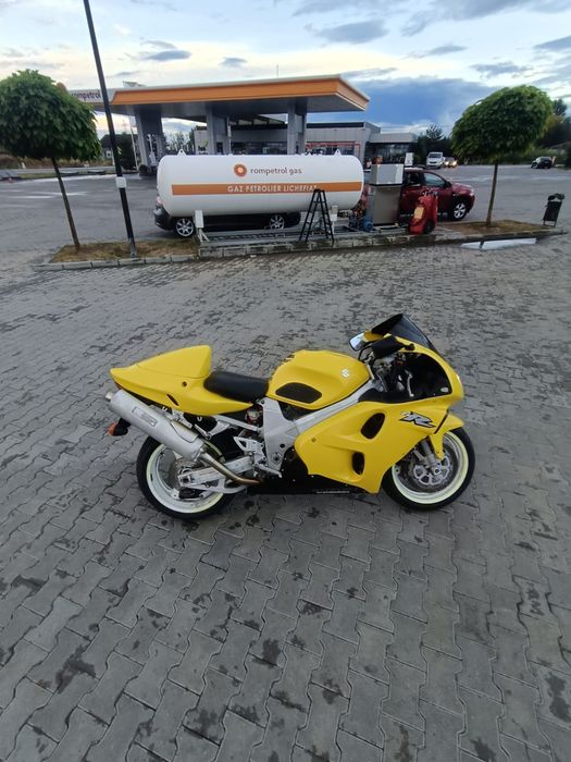 Motocicleta Suzuki 1000 injecție