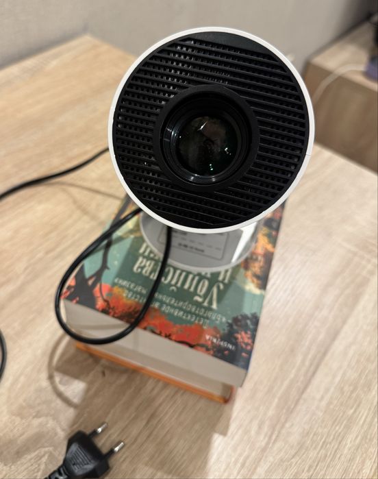 Портативный LCD-проектор для дома