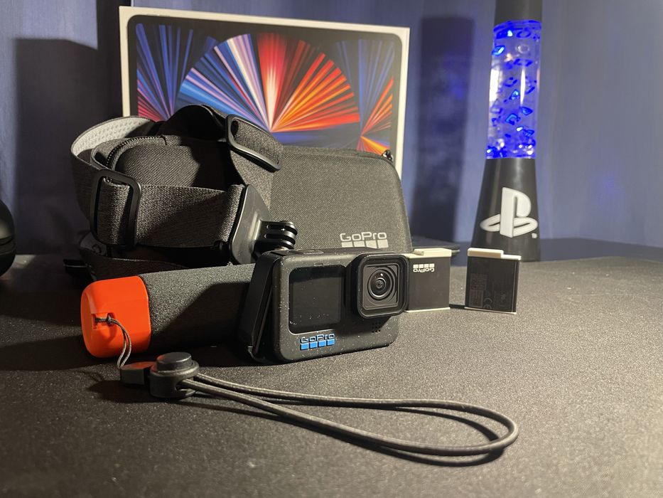 GoPro Hero 12 Black cu geanta, 2 baterii si accesorii