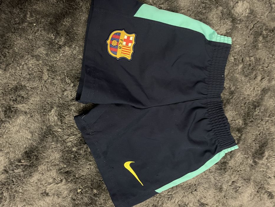 Къси панталонки найк на  барселона размер за 3-4 г