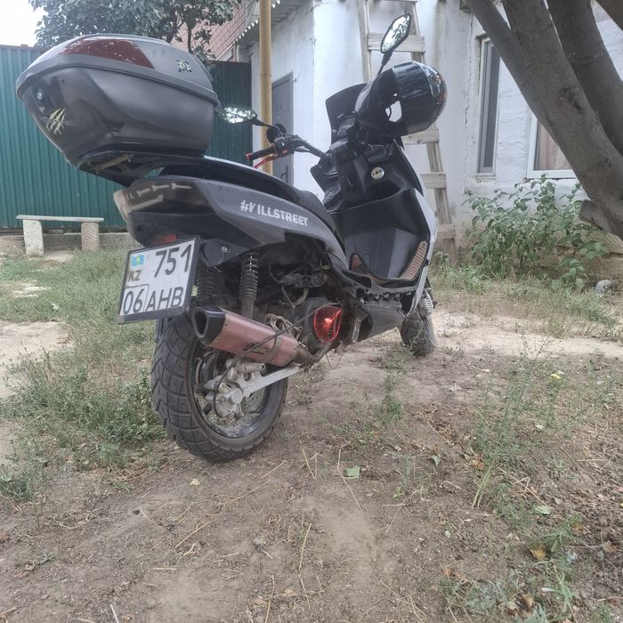 Продам скутер макси