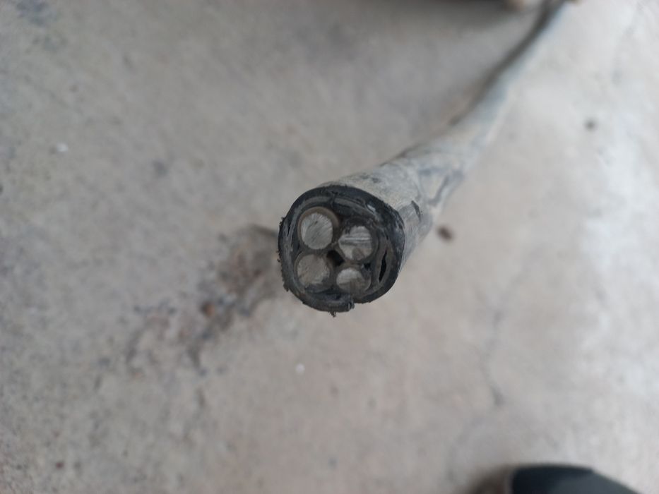 Кабель  Алюминий бронирования 4х25