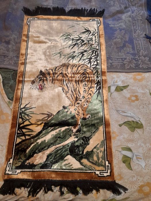 Carpeta  cu cerbul si caprioarele