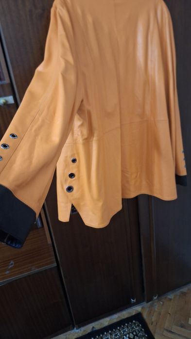 Дамски кожени якета и рокли