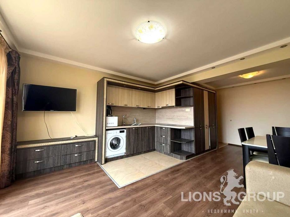 Тристаен обзаведен апартамент в затворен комплекс