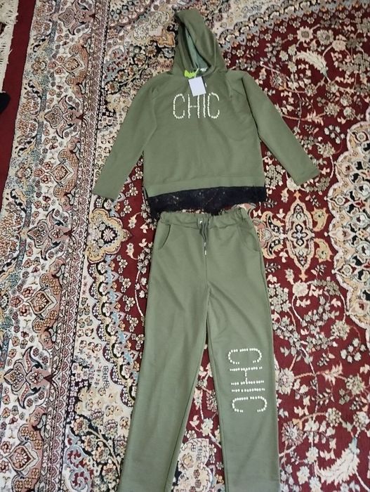 Платья и спортивные худи