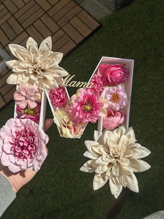 Празни букви, заготовки за сапунени розички, цветя, бонбони