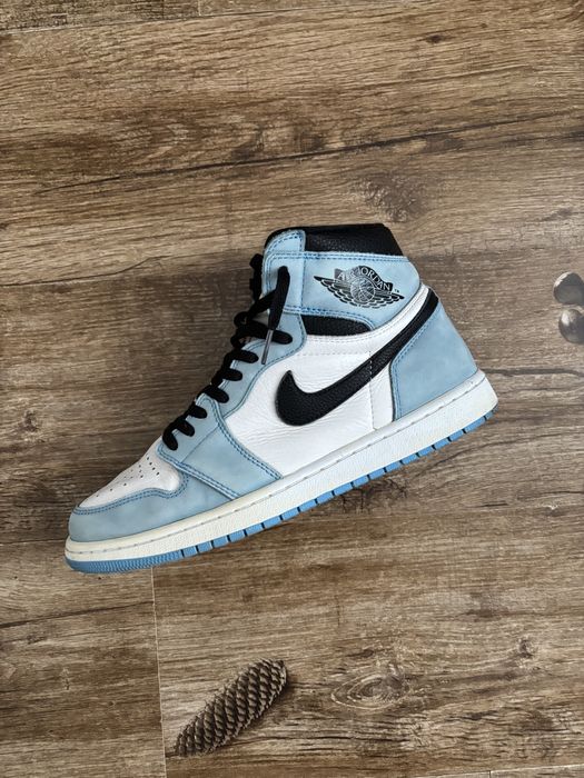 Air Jordan 1 High UNC
