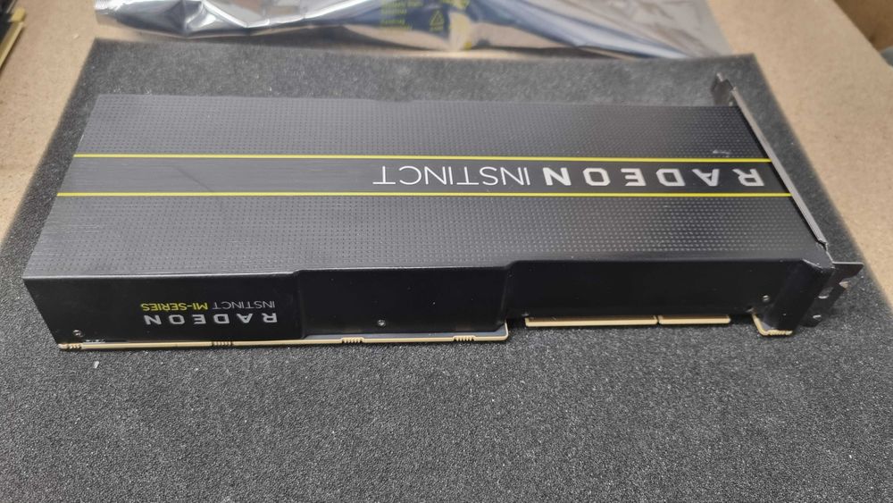 Видеокарти AMD Radeon Instinct MI50 32GB HBM2