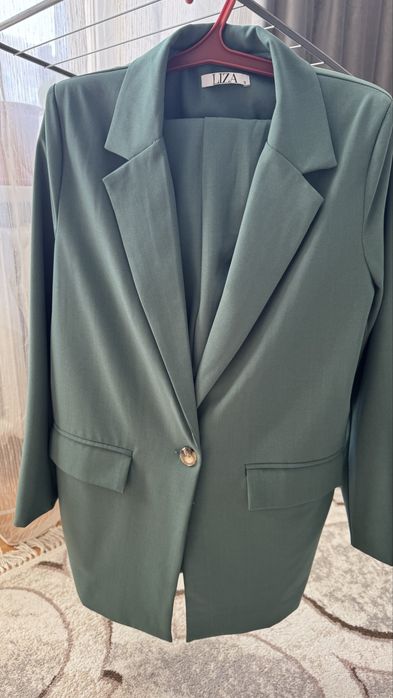 Продам женский костюм