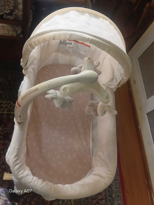 Продается детская люлька-кроватька бренда Fisher-Price