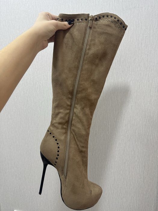 Продам сапожки на шпильке