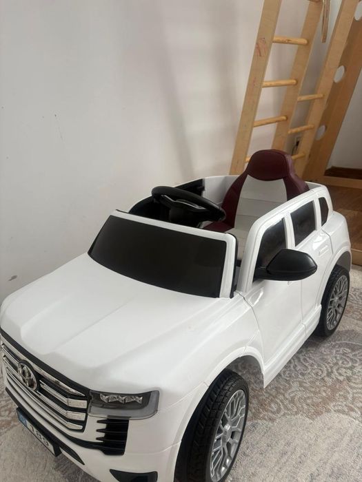 Детский автомобиль