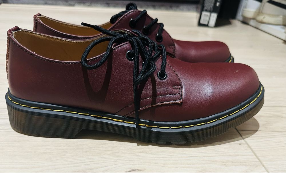 Dr. Martens, Кожени обувки 3 дупки