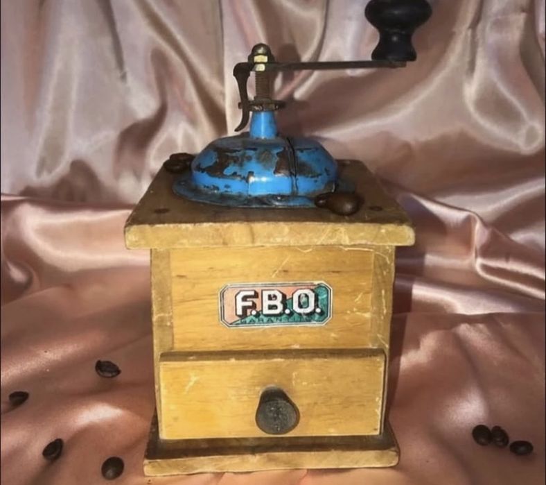 Râșniță vintage perfect funcțională, Italia