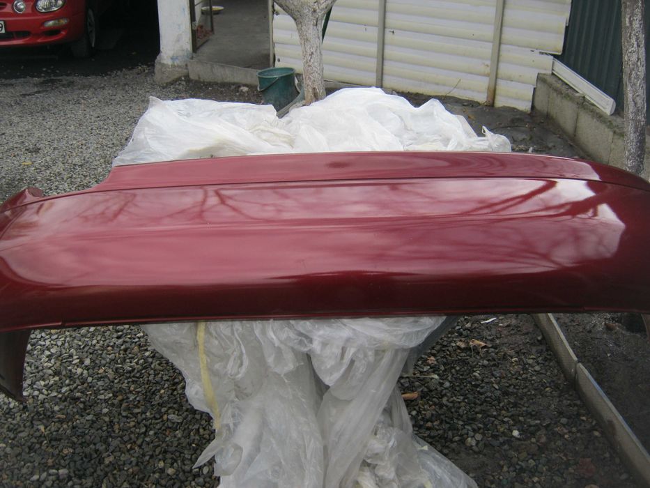 продам задний бампер на митцубиси каризма