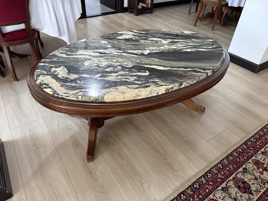 Masă de living elegantă, cu blat din marmură