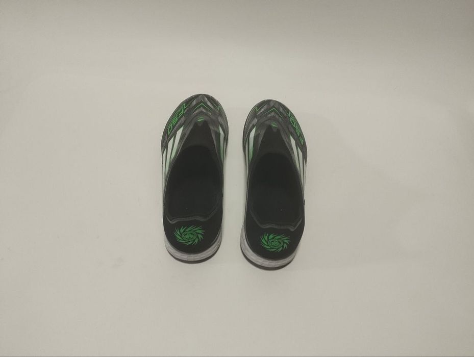 Сороконожки Adidas. В отличном состоянии. Размер 40-40.5