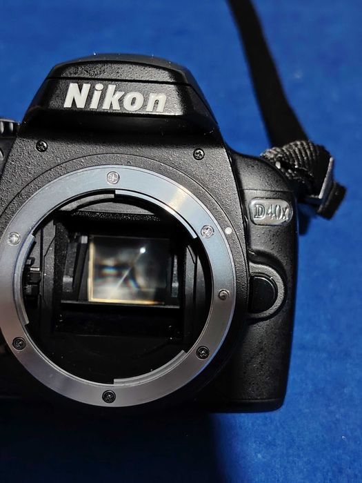 NIKON D40X aparat foto doar corpul, nu cunosc starea nu am baterie