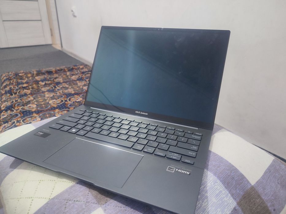 ASUS ZenBook 14 OLED