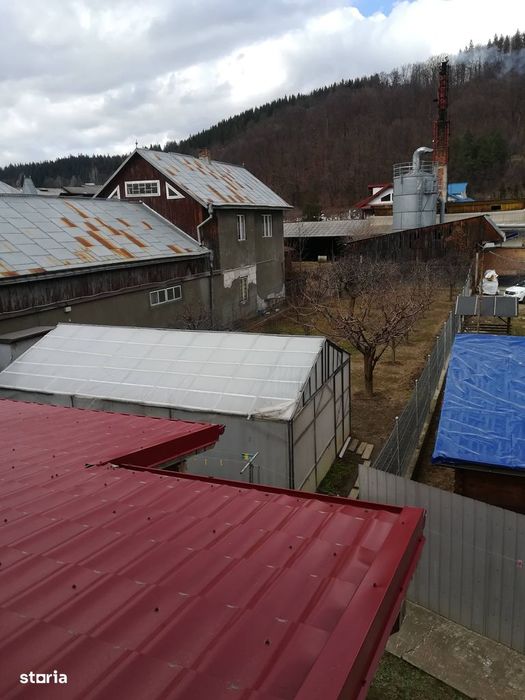 Casă cu 6 camere, garaj și mansardă utilă