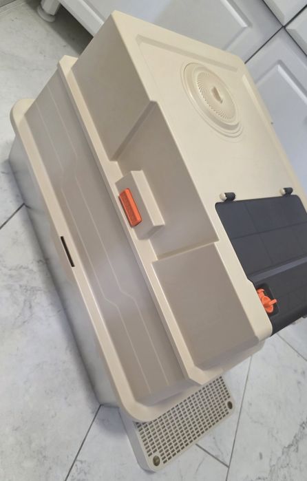Litieră XL-XXL acoperită pentru pisici – Stare foarte bună