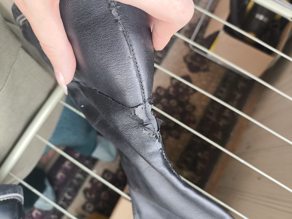 Сапоги высокие чуть выше колена