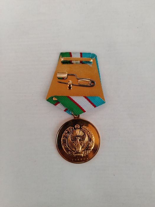 Shuhrat medali sotiladi