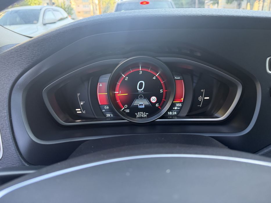 Volvo V40  1.6D  115 cp