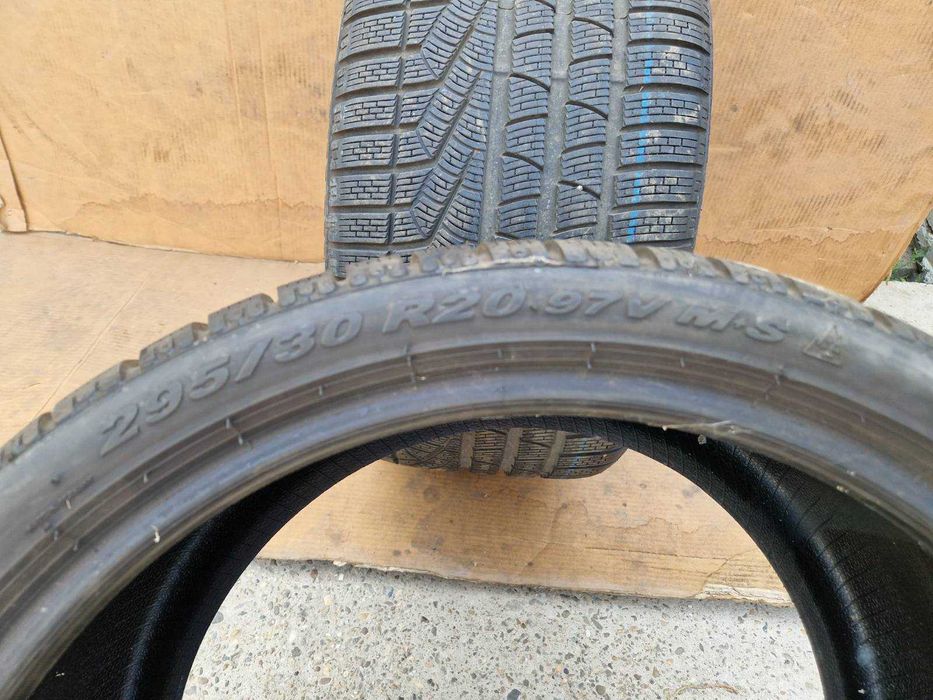 2 Pirelli R20 295/30 Зимни гуми  DOT4318