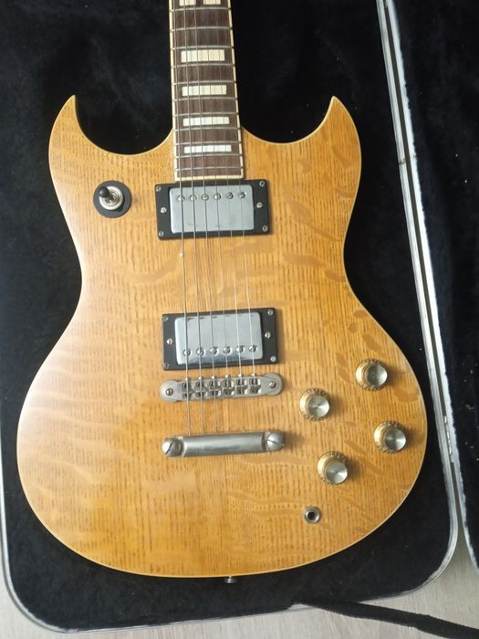 Продам электрогитару . Gibson.