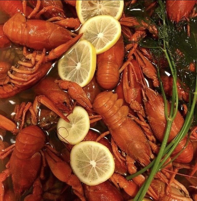 Вареные раки в расоле