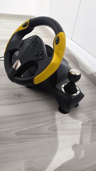 Vând volan cu pedale gaming