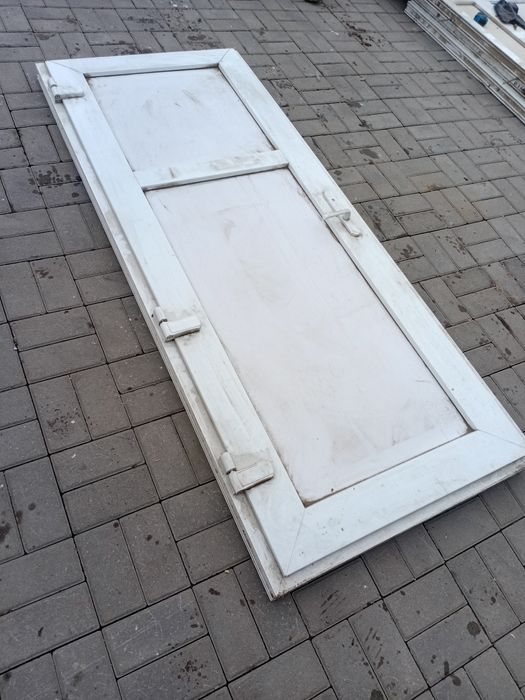 Пластиковые двери