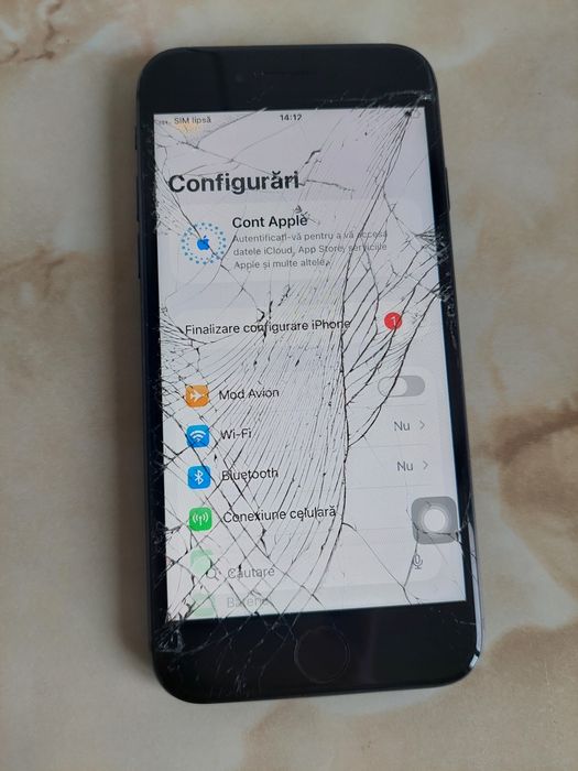 [SE2] Vând  iPhone SE 2 spart dar funcțional (iOS 26.1) //poze reale