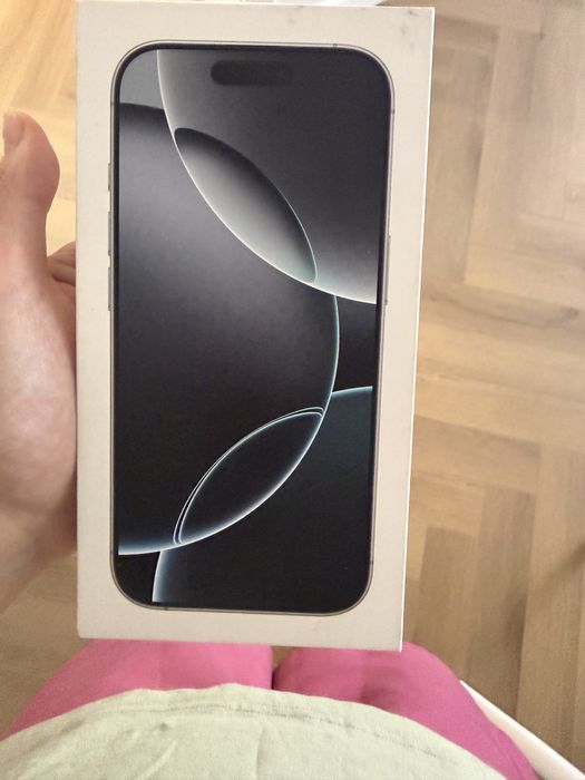Продам Iphone 16 pro