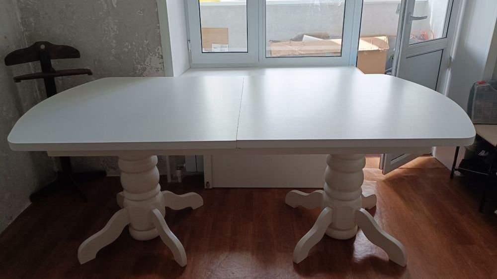 Стол со стульями