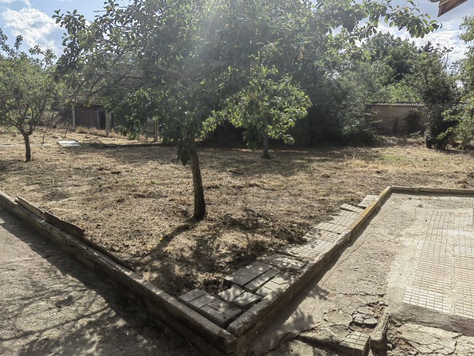 Продавам къща в с. Велино