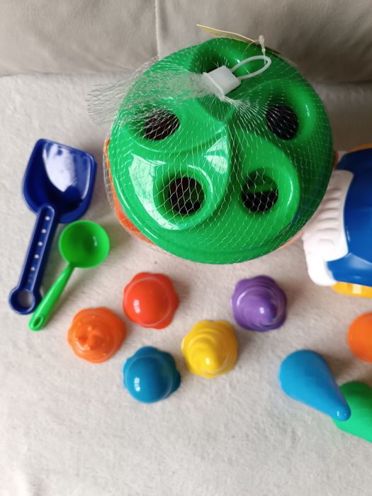 Продам набор новых игрушек для песочницы