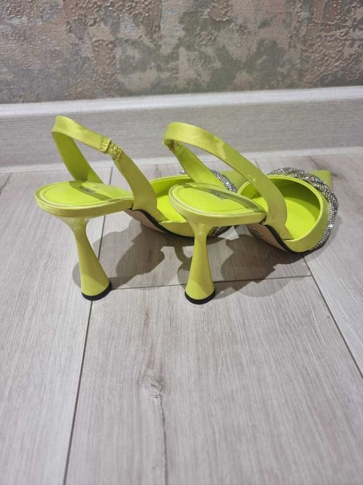 Продам туфли. Б/у в отличном состоянии