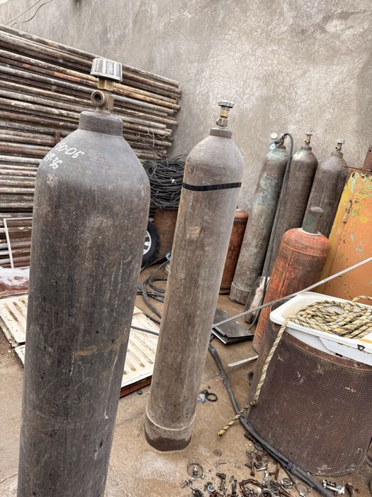 Продам кислородный и углекислый балон