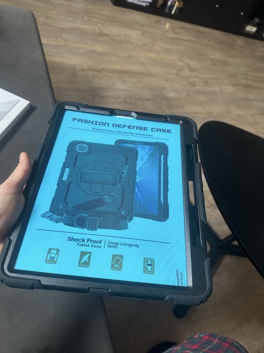 Ipad pro generatia 4  MEMORIE 1 TB/ magic keyboard/ apple pencil/cutii
