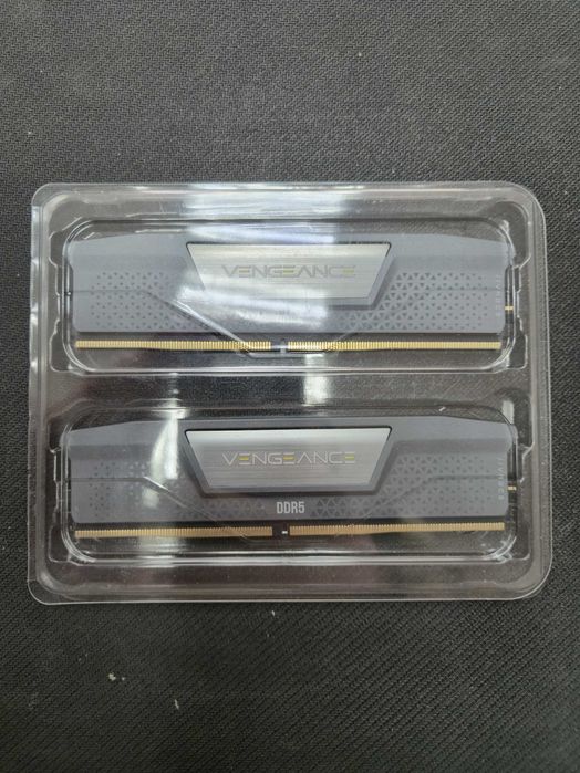 Памет 64GB (2x32GB) Corsair Vengeance RGB DDR5 6000