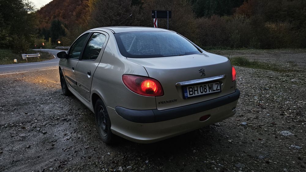 Vând s-au schmb peugeot 206