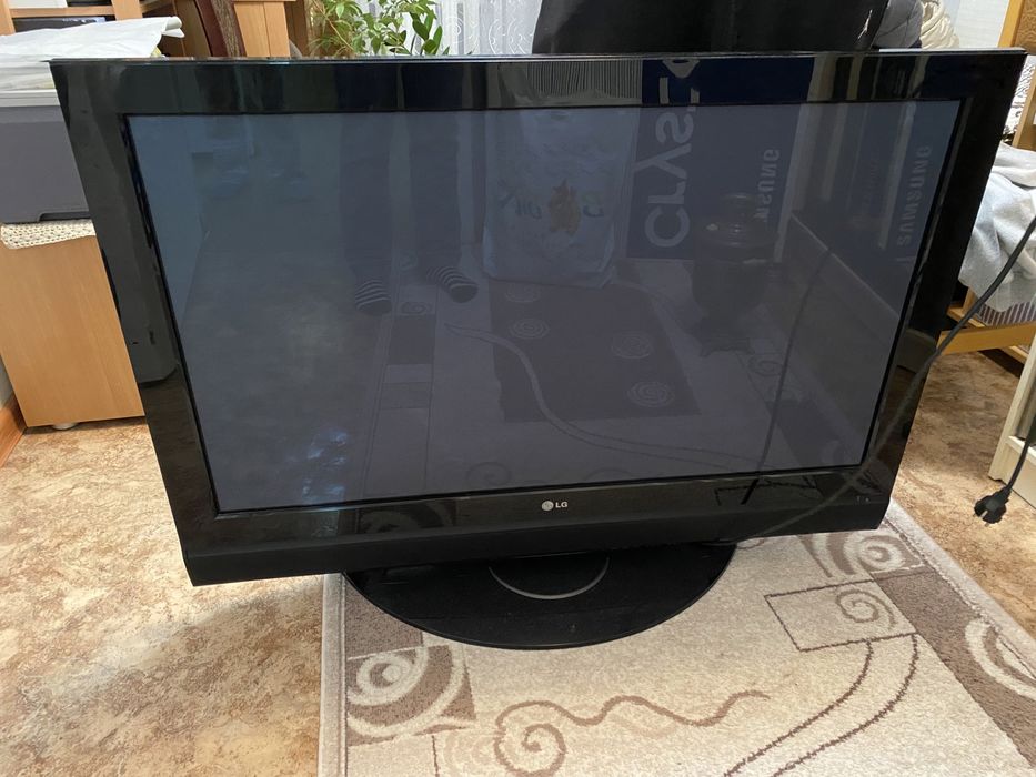 Телевизор LG в хорошем состоянии