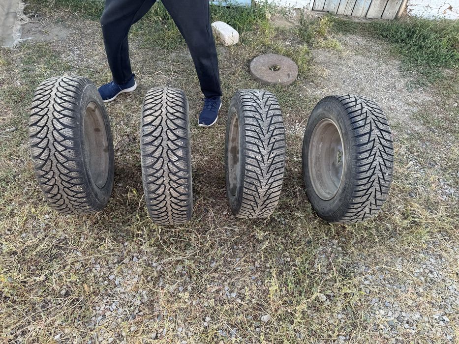 Шины зимние в отличном сотояний