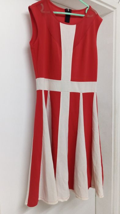 Рокля р-р М, червено и бяло
