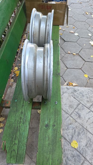 Продавам джанти за москвич  имам и за лада
