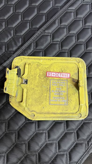 Лючок бензобака Митсубиси Space Runner